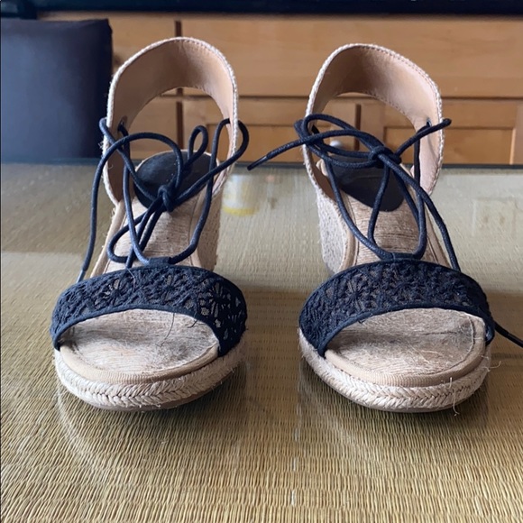 LUCKY Brand Black Open Toe Wedges - Picture 4 of 9